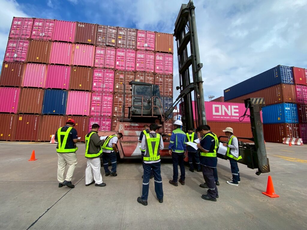 ISTE Training หลักสูตรอบรมรถยกตู้คอนเทนเนอร์ (Reach Stacker)
