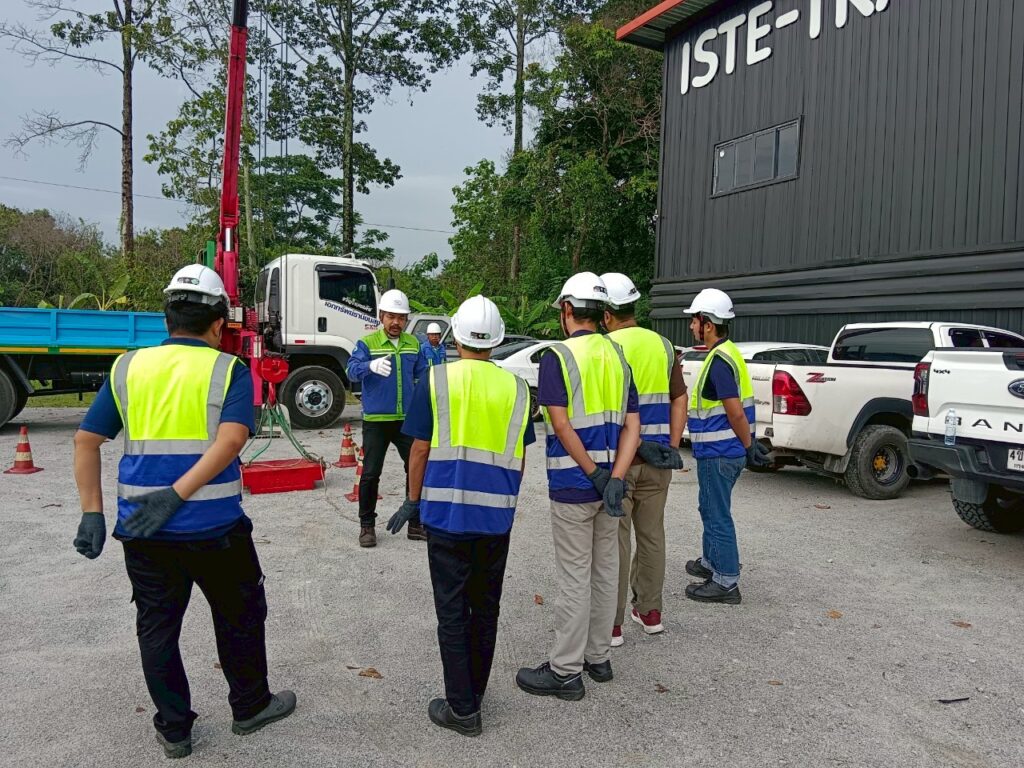 การจัดอบรมปั้นจั่นชนิดเคลื่อนที่โดย ISTE Training